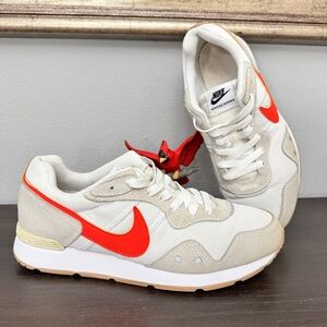 NIKE Venture Runner Women retro Shoes White/ Red, Leather Lace Up, Size 8.5